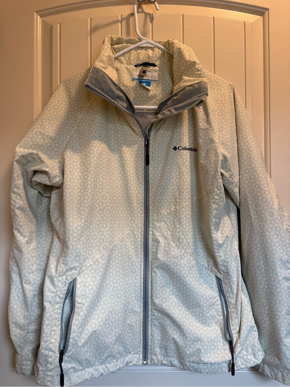 Columbia Women's Cream Printed lightweight Jacket
